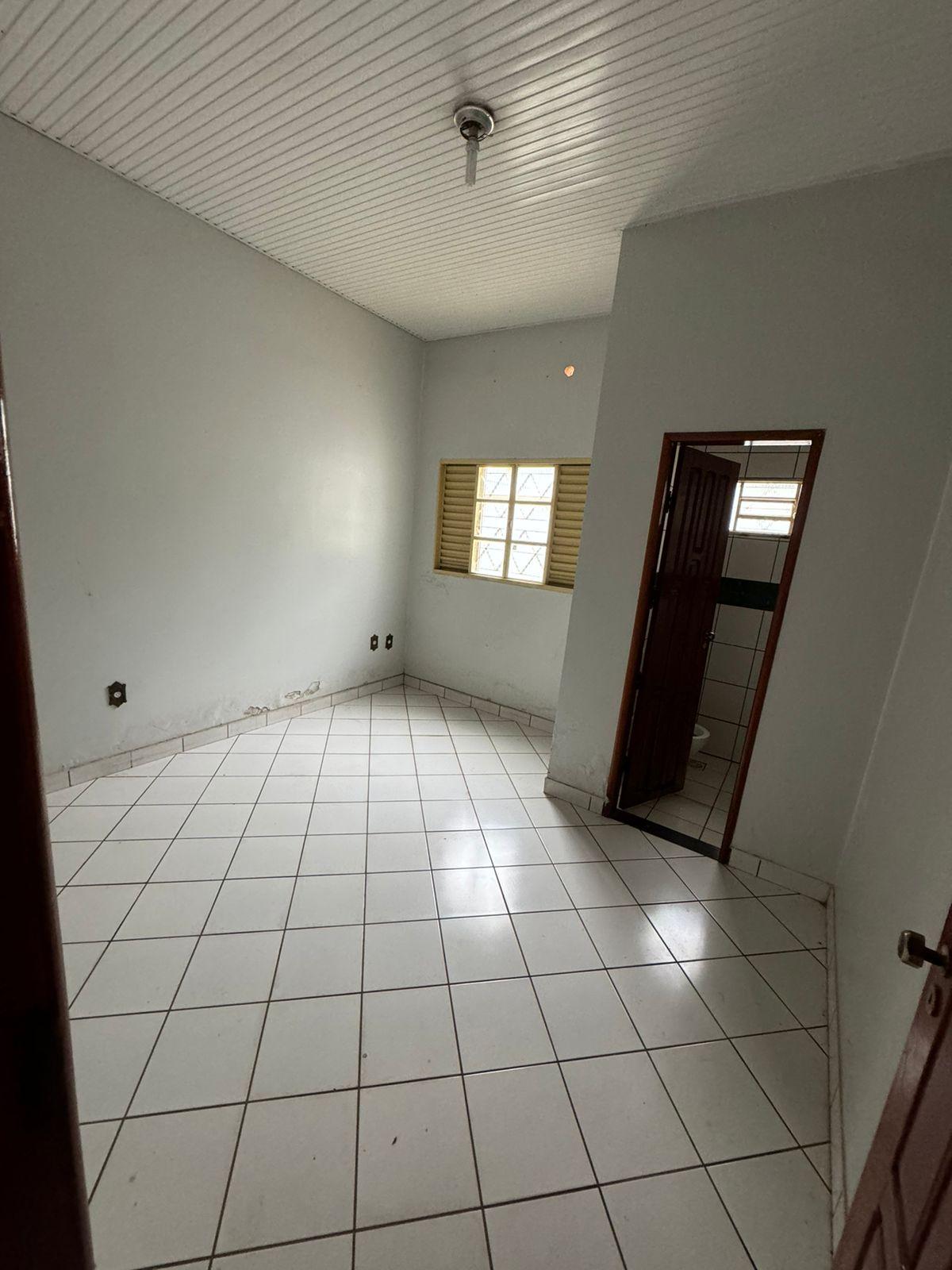 VENDO 5 CASAS NA VILA SANTA HELENA PRXIMO AV. LESTE OESTE.