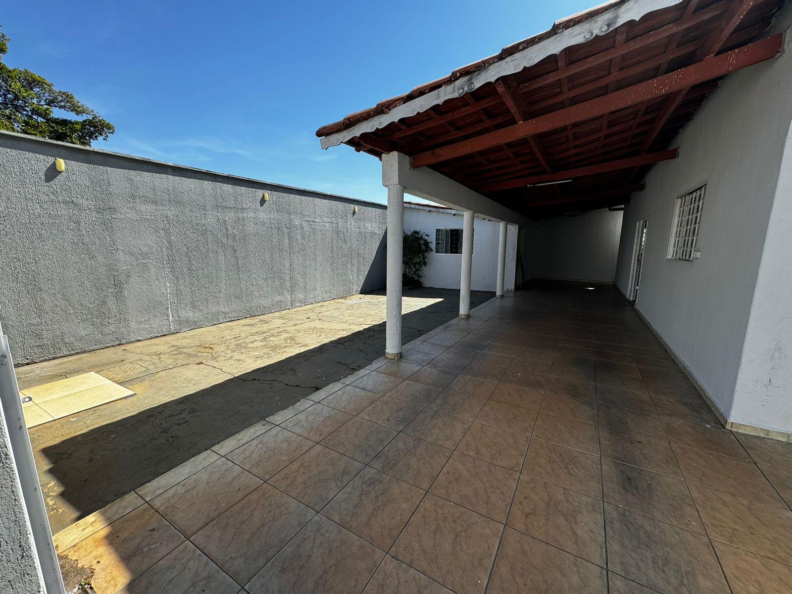 VENDO CASA DE 3 QUARTOS 400M DE REA NO SETOR CAMPINAS.